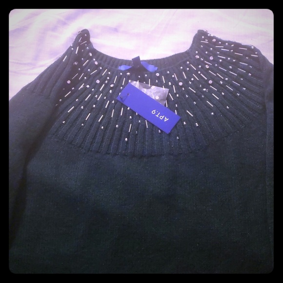 Sweater - Picture 1 of 3